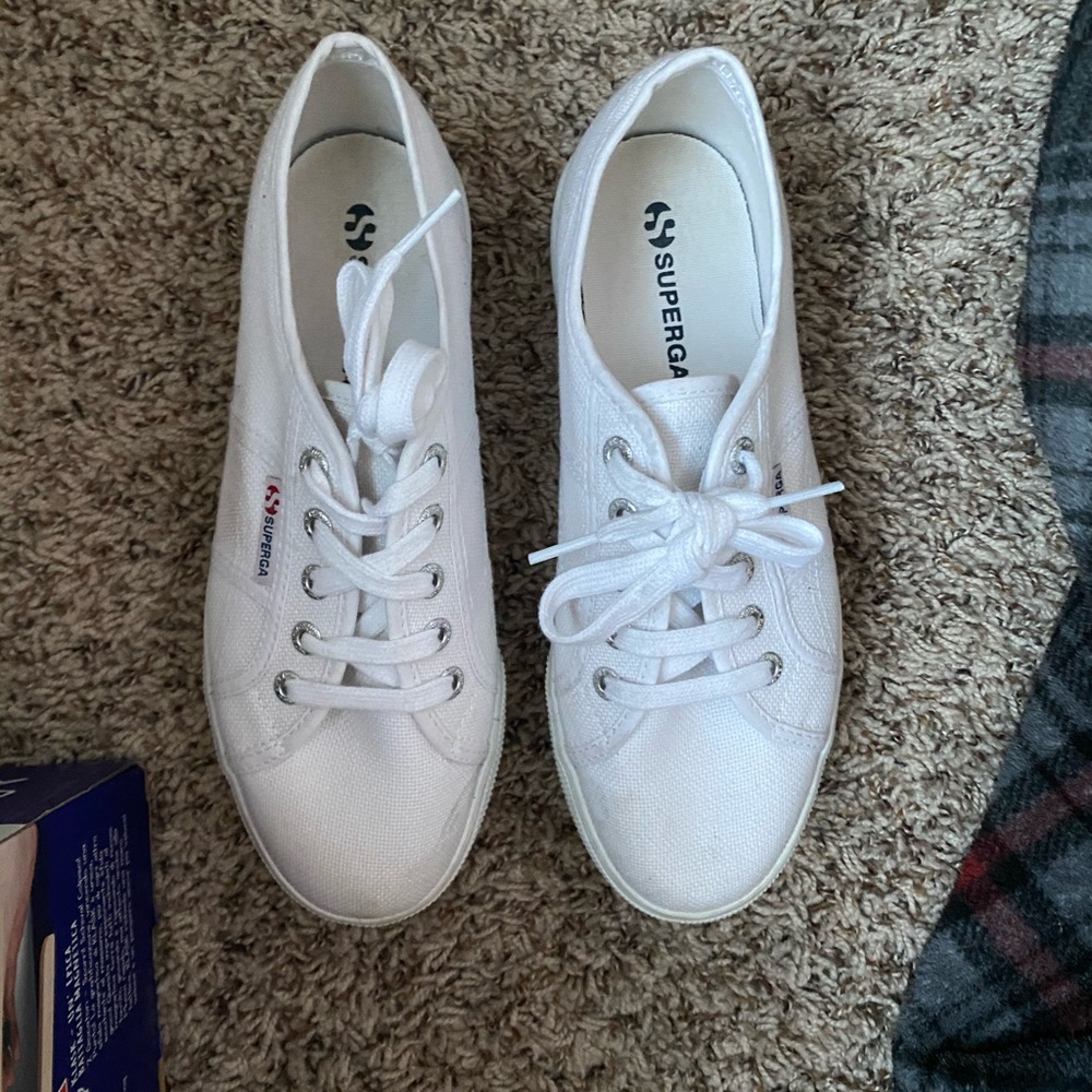 New condition white superga